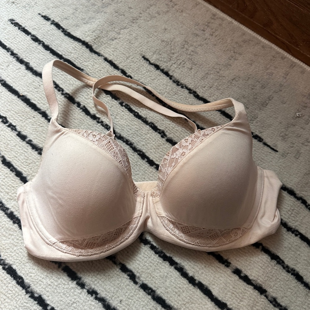 Victoria's Secret Lace Accent Bra in Cream